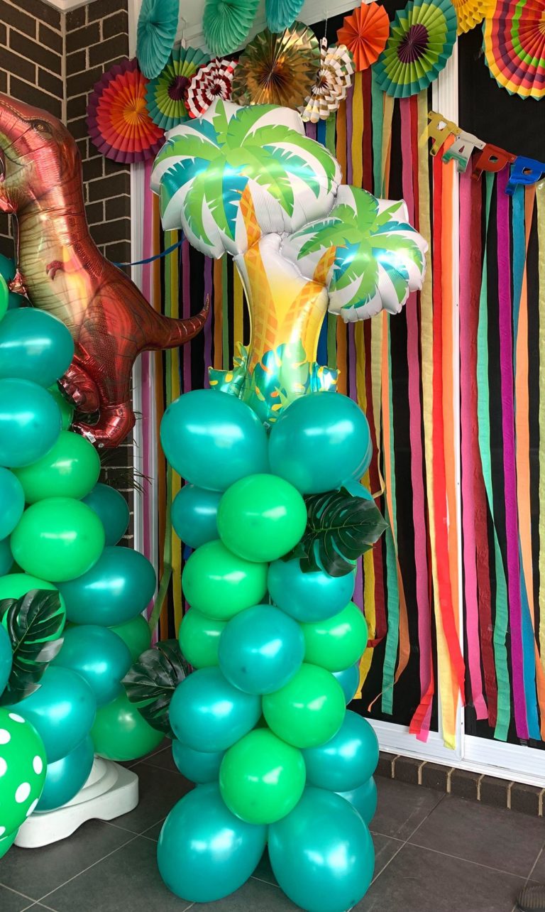 Birthday Party With Balloon Arch And Dinosaur Animal - A&E BalloonArt